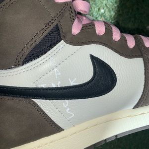 Jordan 1 Travis Scott